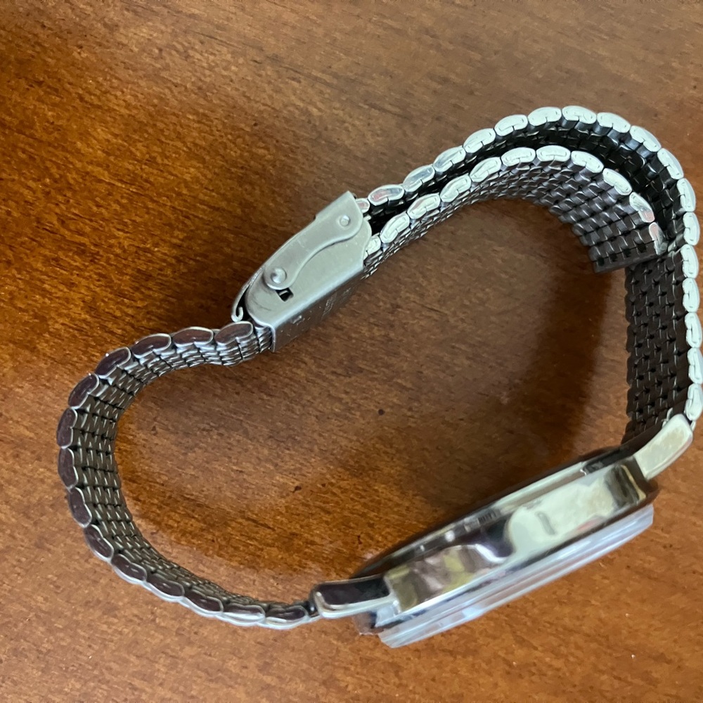 GUESS  WRISTWATCH W/XTRA LONG SWEEP HAND 1996 STAINLESS ADJUSTABLE  MESH BAND - Picture 8 of 11